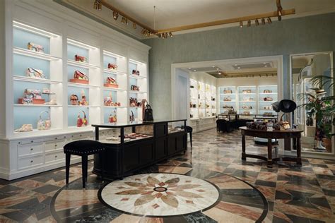 gucci new store naples